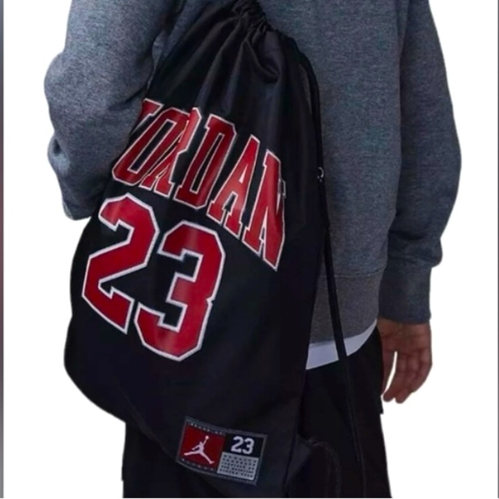 Authentic Nike Air Jordan Bulls #23 Youth Drawstring Gym Bag Lightweight-Blk Red